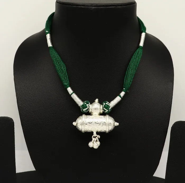 Necklaces Vintage indian traditional design solid silver charm necklace stunning green thread brides wedding necklace tribal ethnic jewelry set211 TRIBAL ORNAMENTS