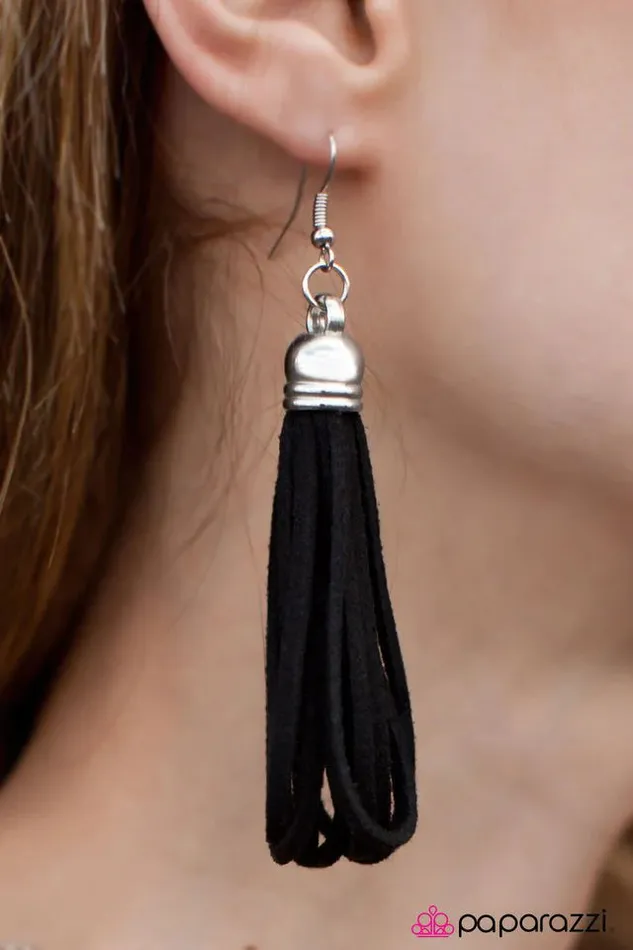 Earrings Paparazzi Earring Swaying Alive Black Paparazzi Jewelry