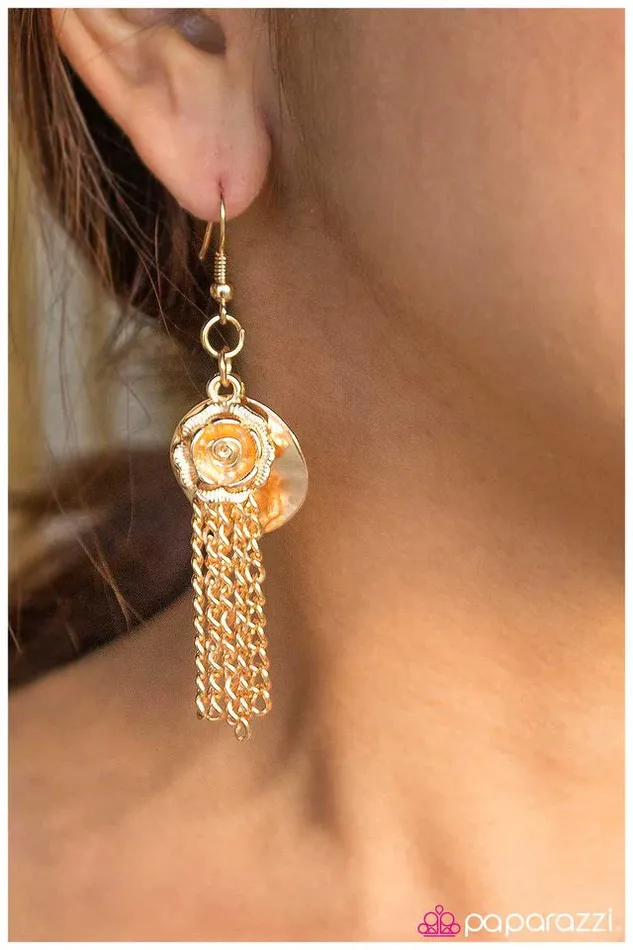 Earrings Paparazzi Jewelry Paparazzi Earring Rose to the Occasion Gold