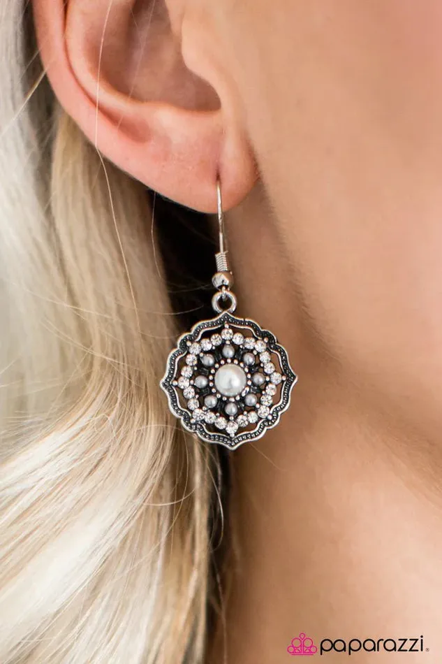 Earrings Paparazzi Jewelry Paparazzi Earring World Of Wanderlust White