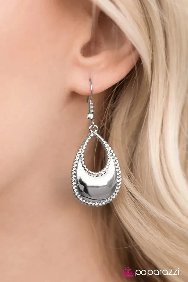 Paparazzi Earring Live In Concert Silver Paparazzi Jewelry Earrings