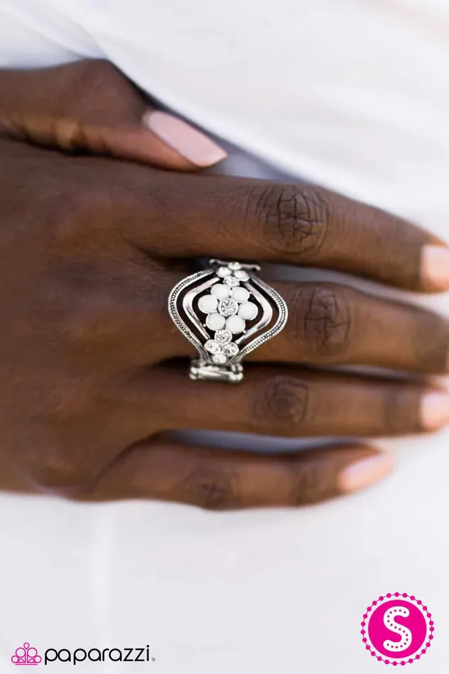 Paparazzi Jewelry Rings Paparazzi Ring Deep In The Meadow White