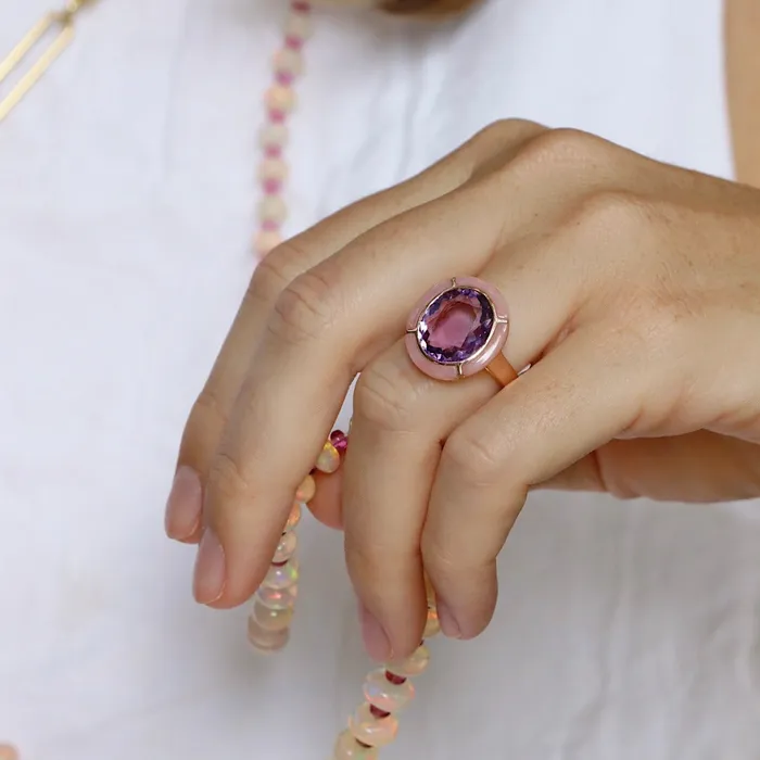 Rings Goshwara Goshwara Oval Light Amethyst Pink Opal Inlay 18K Gold Ring