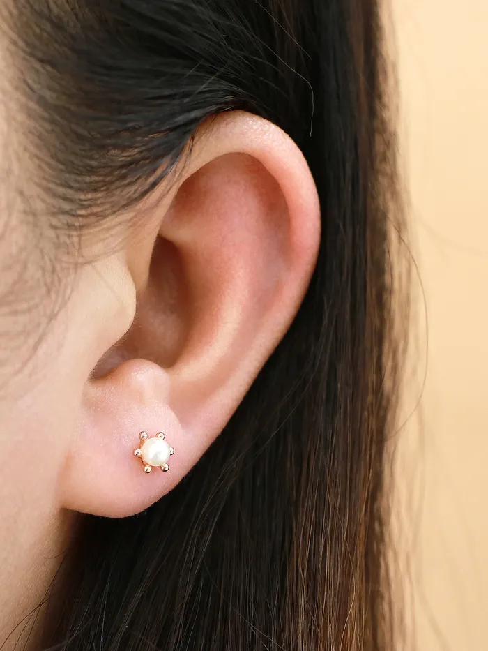 14K Gold Triple Flower Pearl Cartilage Earring 18G16G MinimalBijoux Earrings