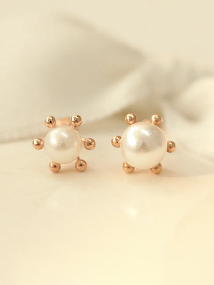 14K Gold Triple Flower Pearl Cartilage Earring 18G16G MinimalBijoux Earrings
