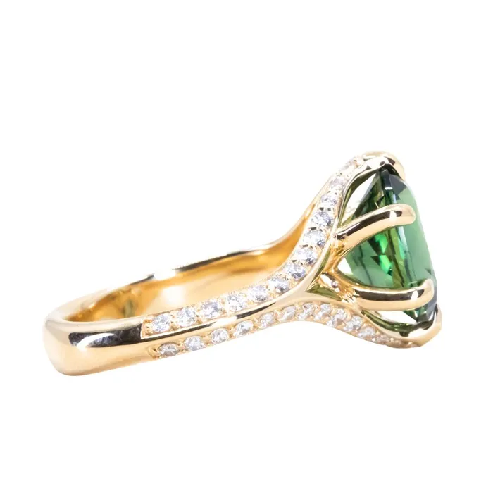 Choice Gems Co 390ct Untreated Nigerian Oval Sapphire Diamondstudded Six Prong Split Shank Knife Edge Solitaire in 18k Yellow Gold PreStyled Sets