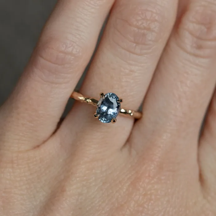 Choice Gems Co Rings 136ct Oval Purple Madagascar Sapphire Evergreen Solitaire Ring in 14k Yellow Gold