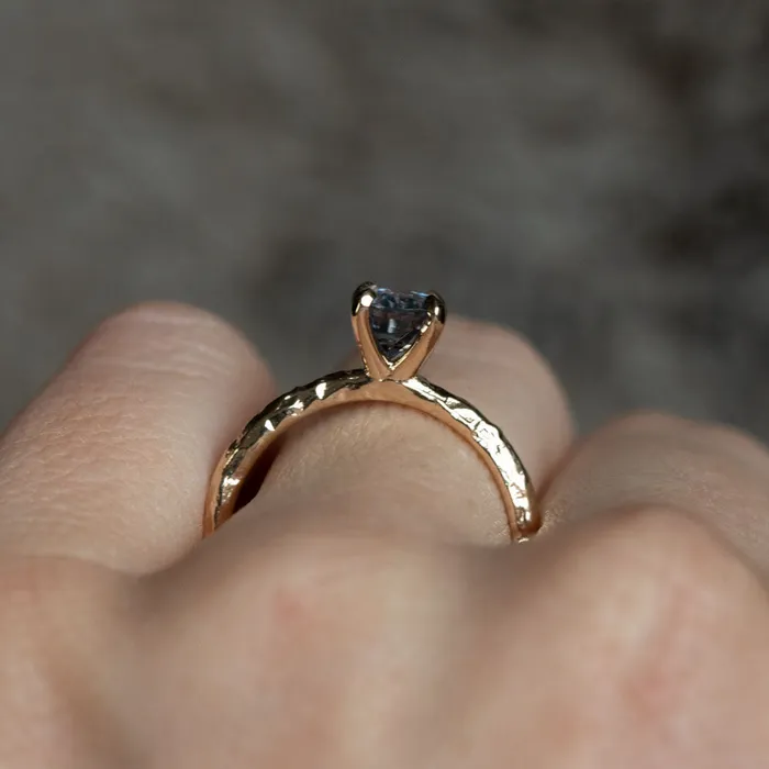 Choice Gems Co Rings 136ct Oval Purple Madagascar Sapphire Evergreen Solitaire Ring in 14k Yellow Gold