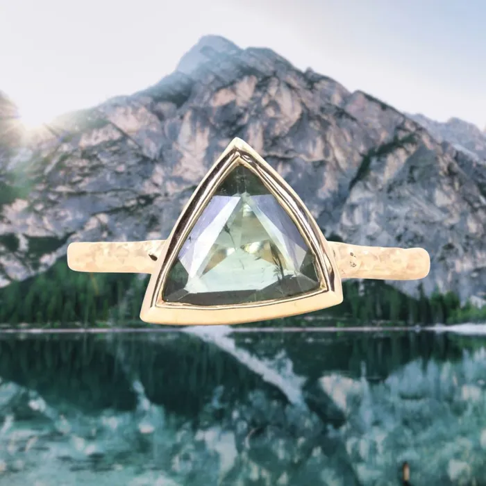 Discovery Gems Rings 124ct Geo Slice Teal Green Sapphire Evergreen Low Profile Bezel Solitaire Ring in 14k Yellow Gold Discovery Gems Rings 124ct Geo Slice Teal Green Sapphire Evergreen Low Profile Bezel Solitaire Ring in 14k Yellow Gold