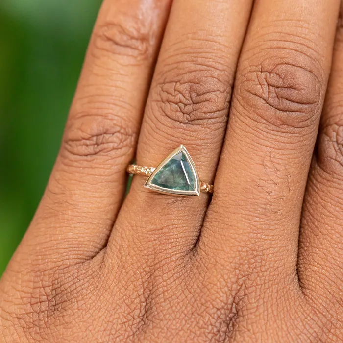 Discovery Gems Rings 124ct Geo Slice Teal Green Sapphire Evergreen Low Profile Bezel Solitaire Ring in 14k Yellow Gold