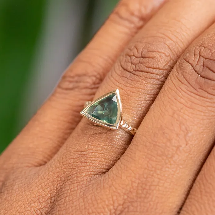 Discovery Gems Rings 124ct Geo Slice Teal Green Sapphire Evergreen Low Profile Bezel Solitaire Ring in 14k Yellow Gold