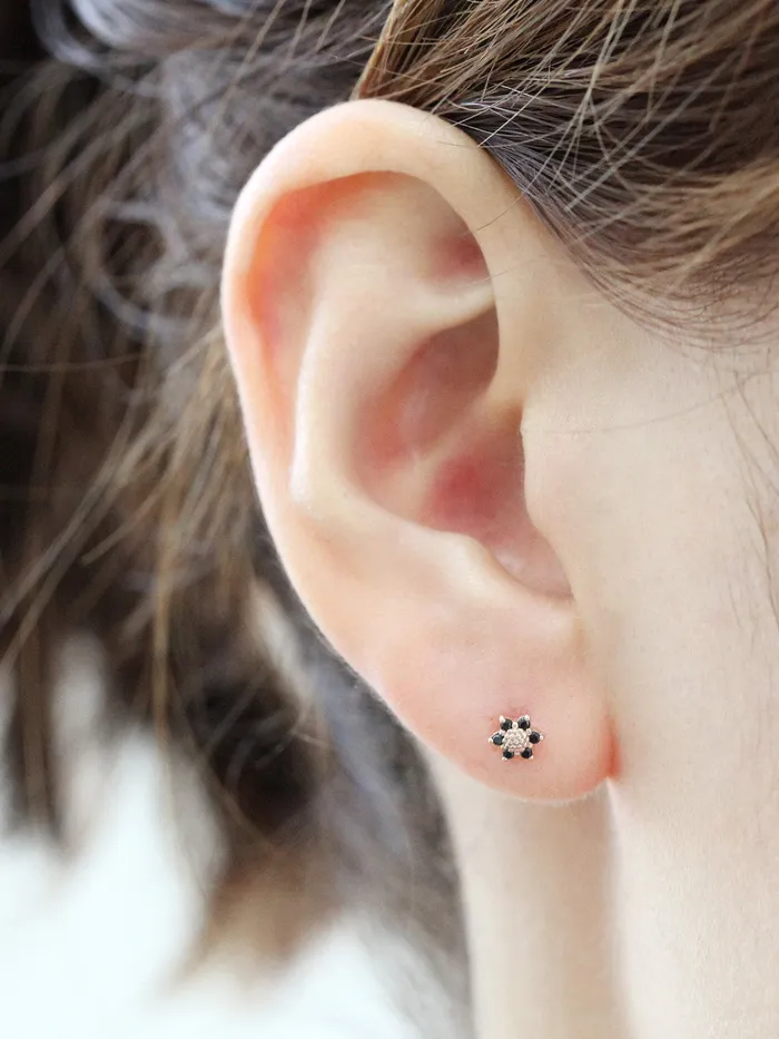 Earrings MinimalBijoux 14K Gold Mini Flower Cartilage Earring 18g16g