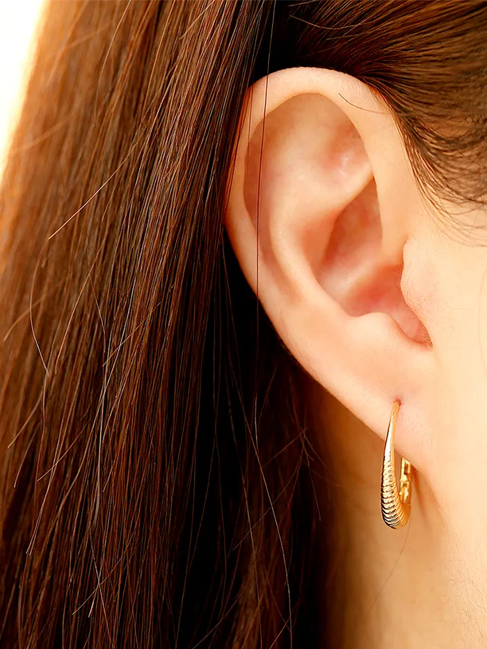 Earrings MinimalBijoux 14K Gold Oval Shape Cartilage Hoop Earring