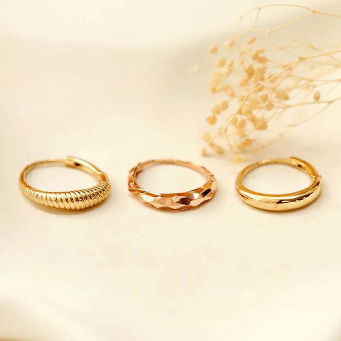 Earrings MinimalBijoux 14K Gold Oval Shape Cartilage Hoop Earring