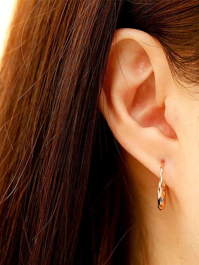 Earrings MinimalBijoux 14K Gold Oval Shape Cartilage Hoop Earring