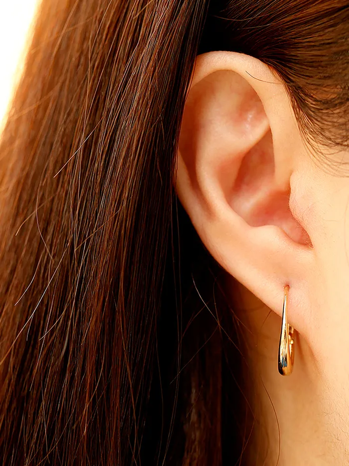 Earrings MinimalBijoux 14K Gold Oval Shape Cartilage Hoop Earring