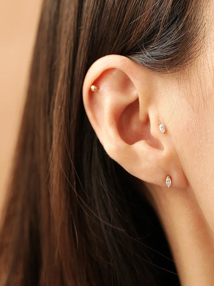 MinimalBijoux 14K gold Mini Oval Square Cubic cartilage earring 20g Earrings