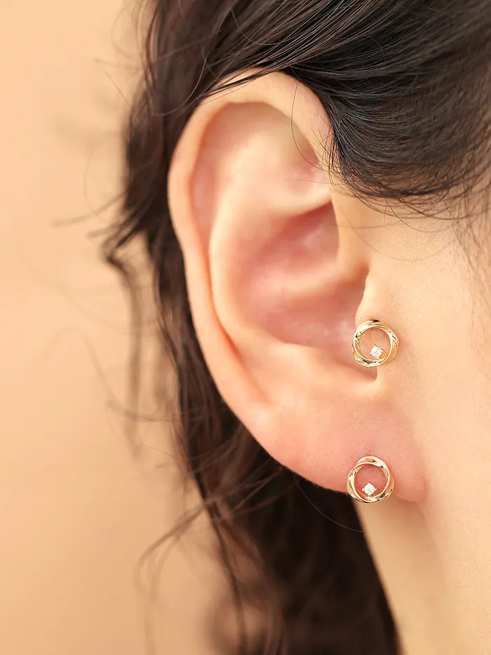 MinimalBijoux Earrings 14K Gold Circle Cubic cartilage earring 20g