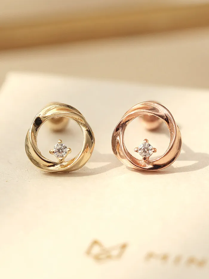 MinimalBijoux Earrings 14K Gold Circle Cubic cartilage earring 20g