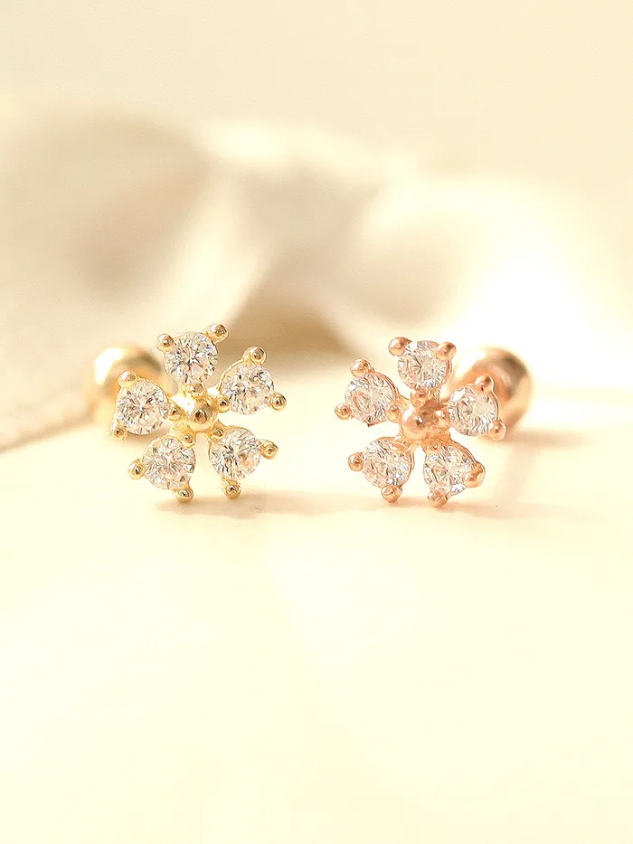 MinimalBijoux Earrings 14K gold Mini Daisy Cubic cartilage earring 20g