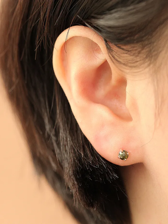 MinimalBijoux Earrings 14K Gold Rough Diamond cartilage earring 4mm 20g