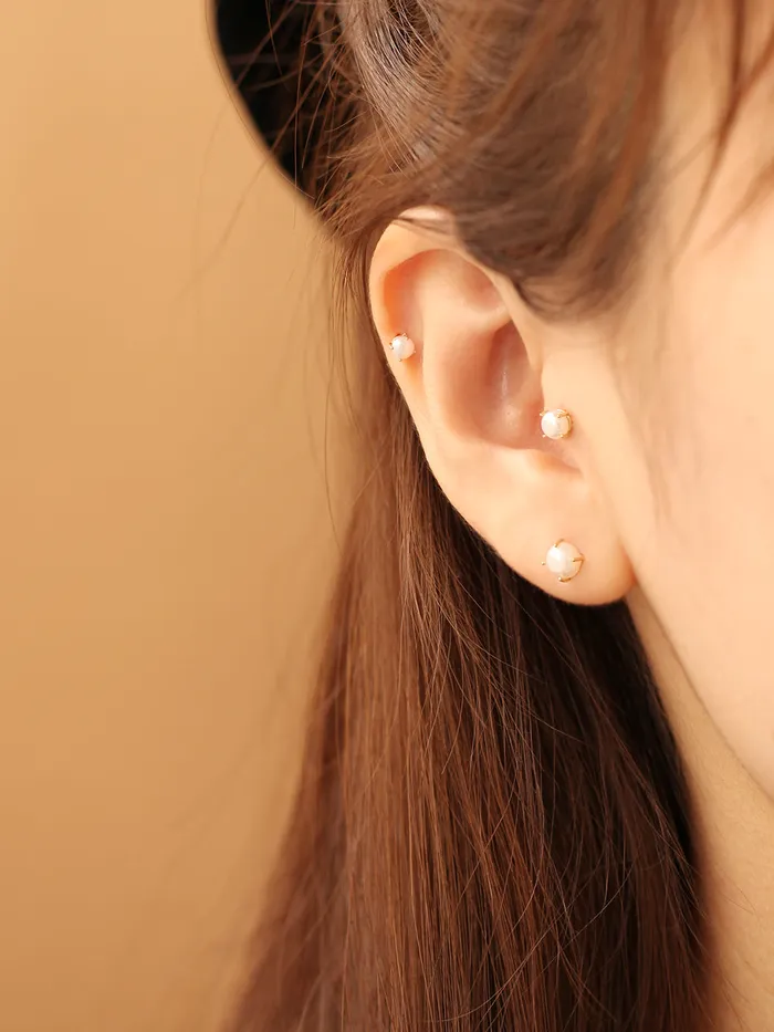 MinimalBijoux Earrings 14K Gold Simple 4 Prongs Fresh Water Pearl Piercing Earring 20G18G16G