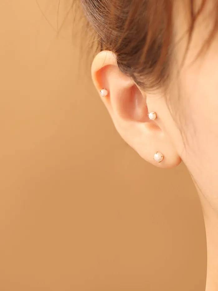 MinimalBijoux Earrings 14K Gold Simple 4 Prongs Fresh Water Pearl Piercing Earring 20G18G16G