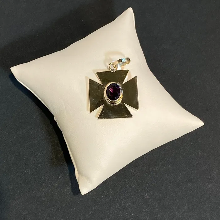 Moriartys Gem Art Necklaces 14K Yellow Gold Maltese Cross Pendant