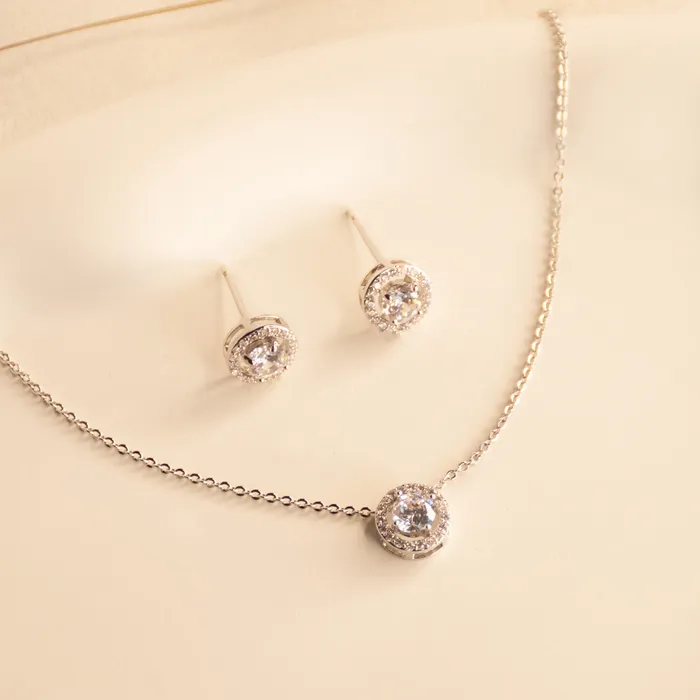 Necklaces Upakarna Round Diamond Necklace Gift Set
